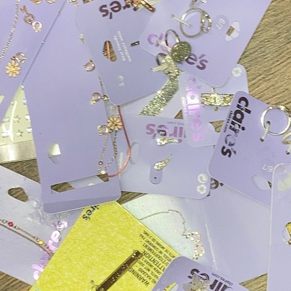 New Claire’s Jewelry Lot - Picture 5 of 10